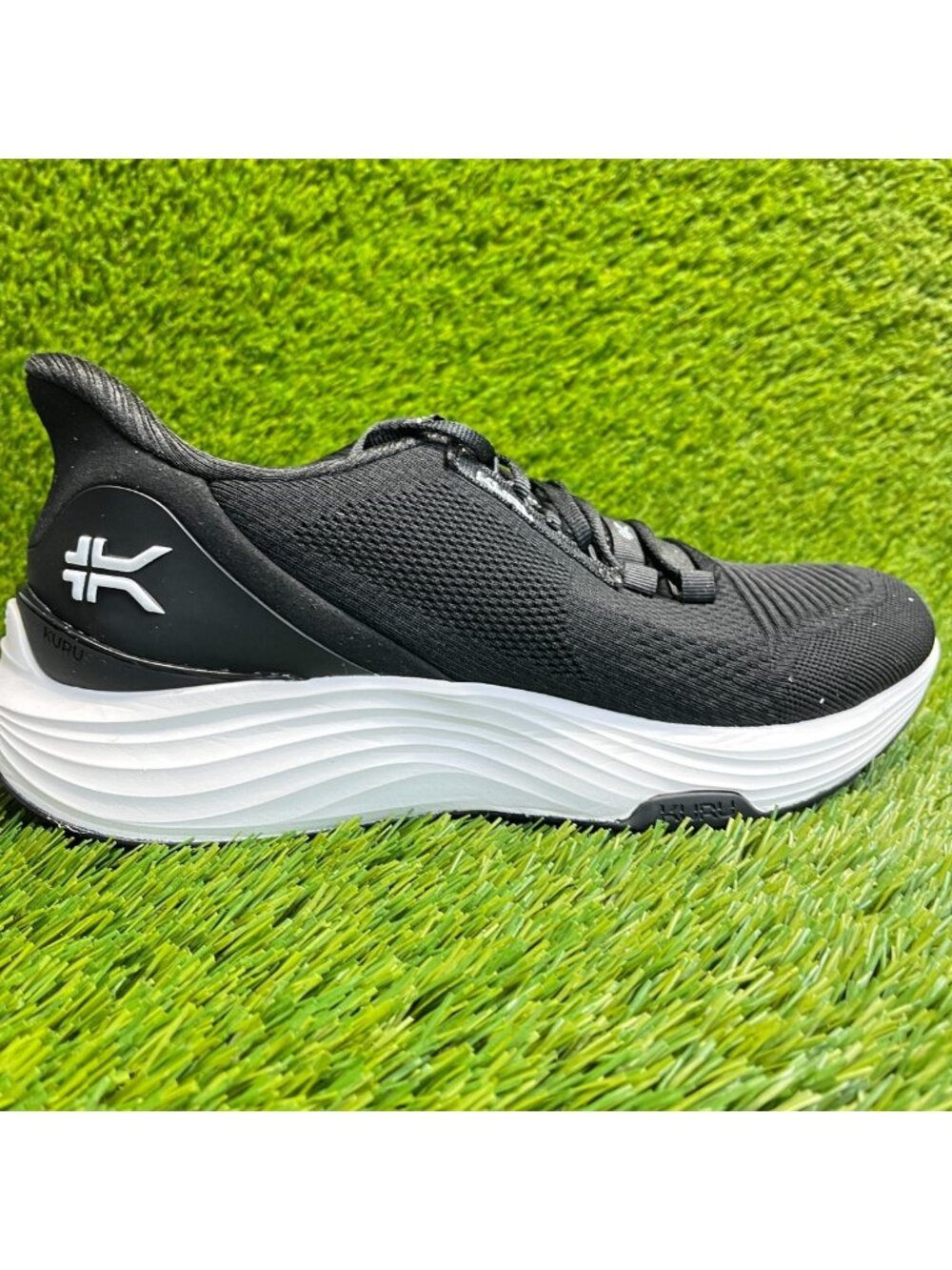 Kuru Atom 2 Mens Size 9.5E Black White Athletic‎ Running Walking Shoes Sneakers